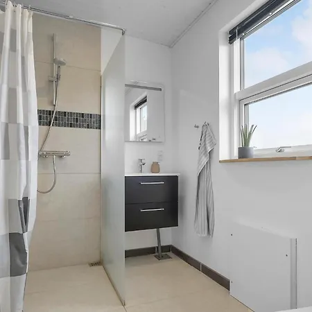 Holiday home Stunning In With Kitchen