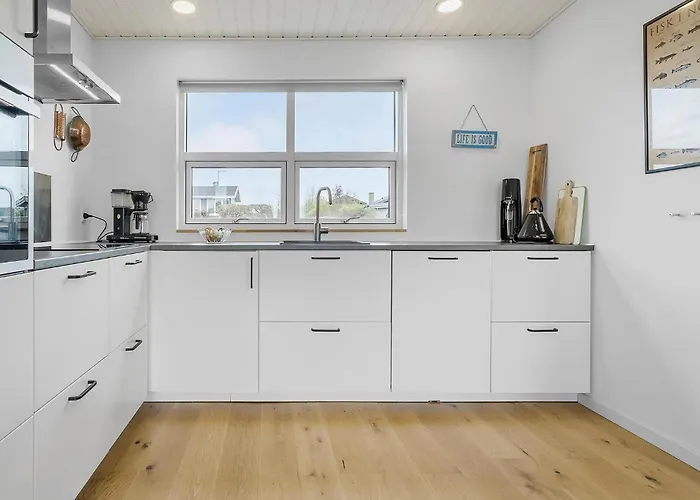 Stunning In With Kitchen Holbæk